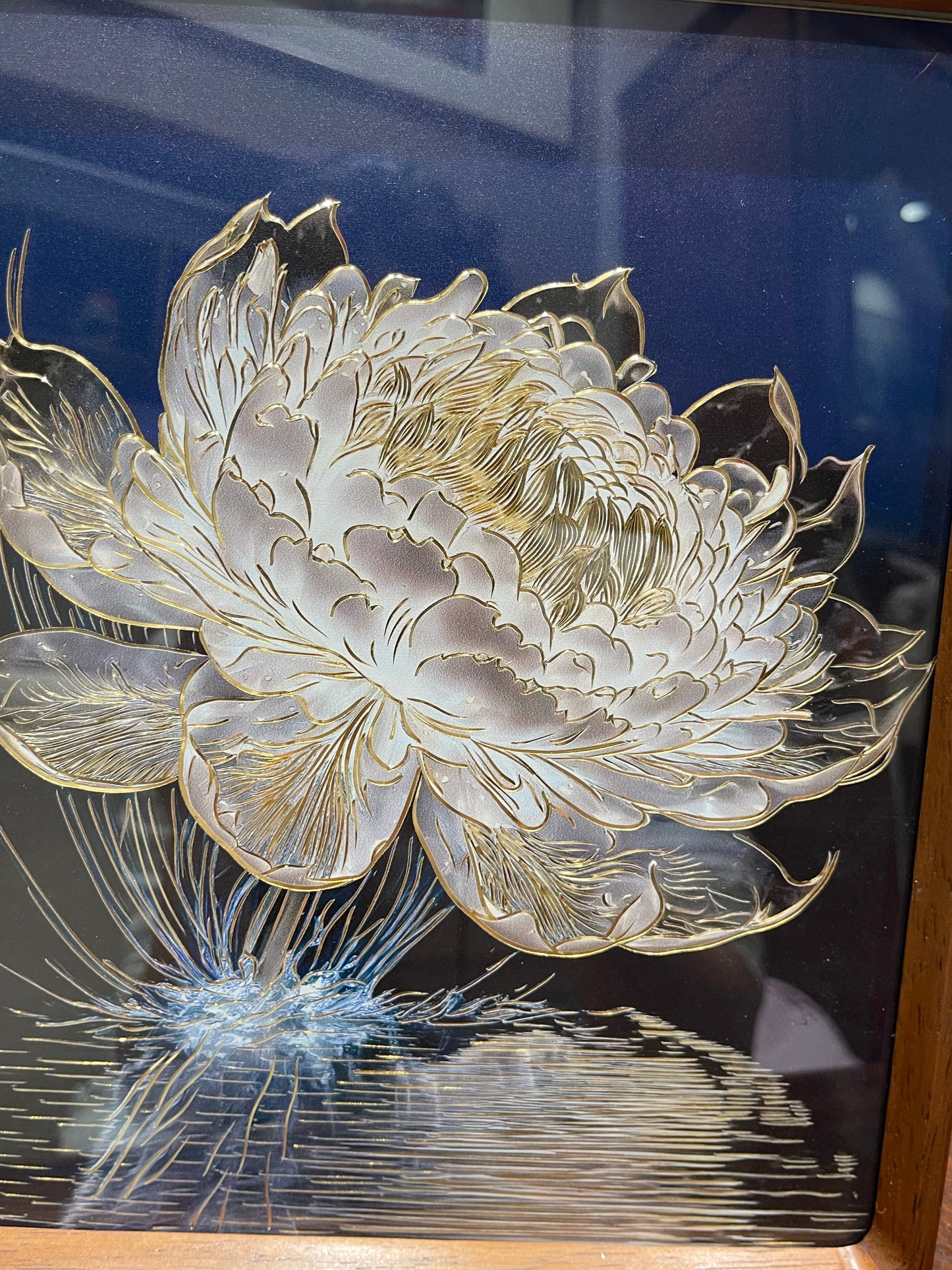 Authentic Chinese Intangible Cultural Heritage Copper Art – Hand-Chiseled Lucky Water Lily with Light & Shadow Effect, Exquisite Desk Sculpture for Gifting