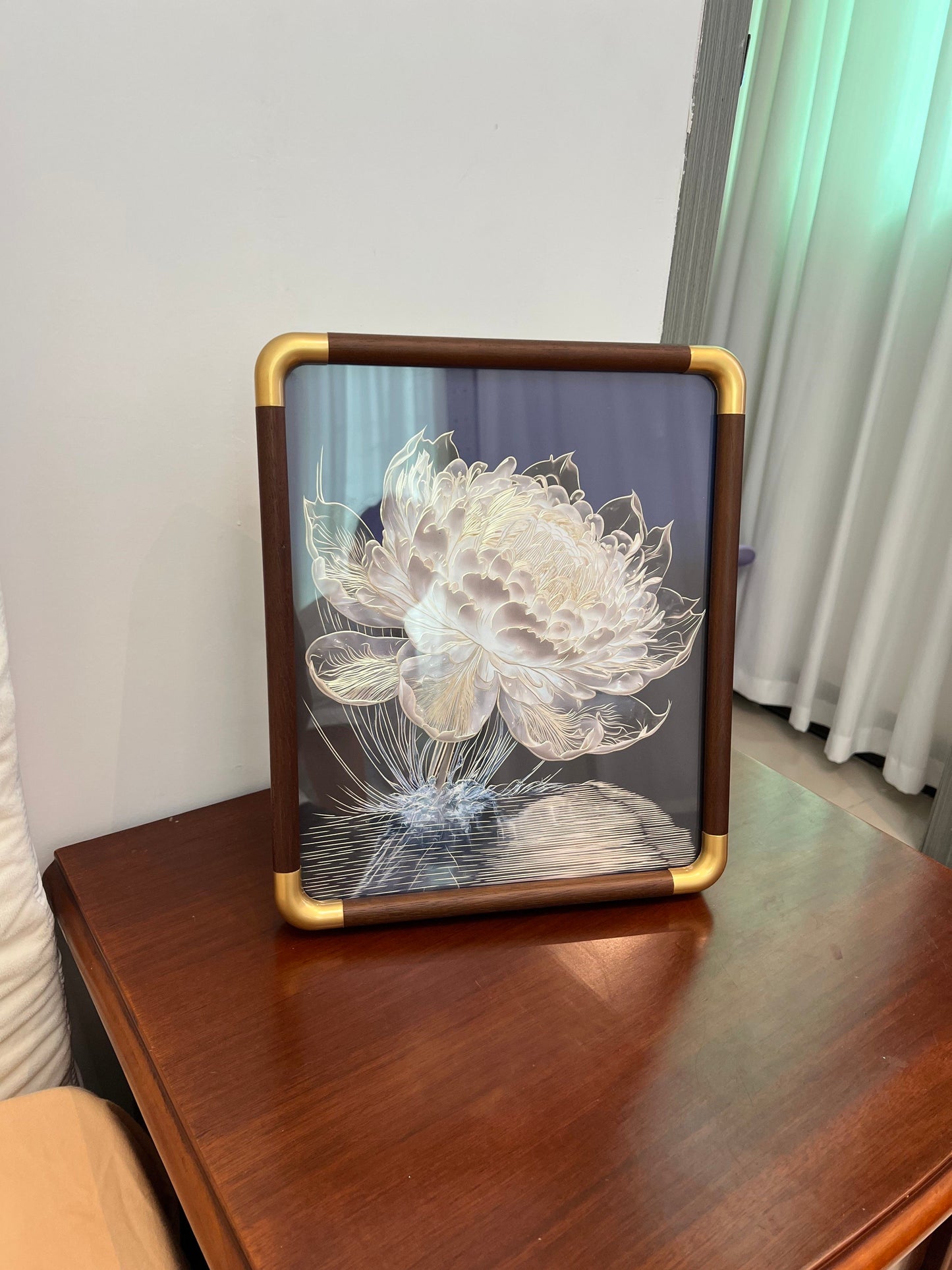 Authentic Chinese Intangible Cultural Heritage Copper Art – Hand-Chiseled Lucky Water Lily with Light & Shadow Effect, Exquisite Desk Sculpture for Gifting